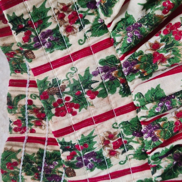 Vintage 70s Square Up Holiday Christmas Holly Berries Fruit Skirt Small🎄🍇 - Picture 7 of 13